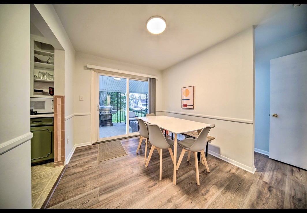 Dining nook with door to the deck